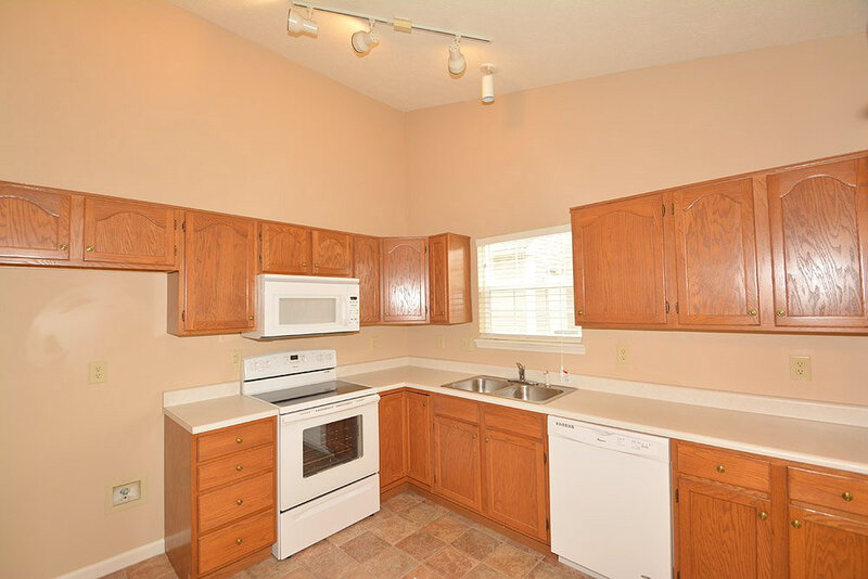1,420/Mo, 2240 Tansel Grove Ln Indianapolis, IN 46234 Kitchen View 3