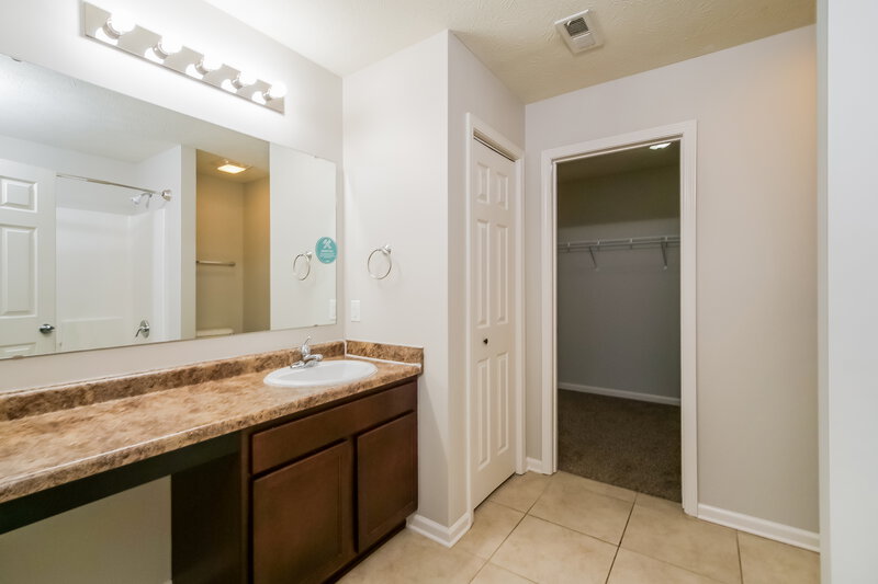 1,595/Mo, 8116 Grove Berry Way Indianapolis, IN 46239 Main Bathroom View