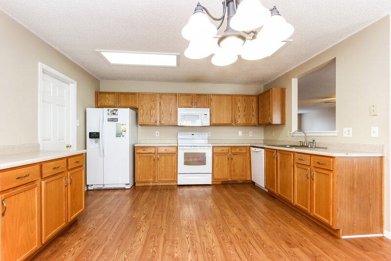 1,975/Mo, 2150 Shadowbrook Dr Plainfield, IN 46168 Kitchen View