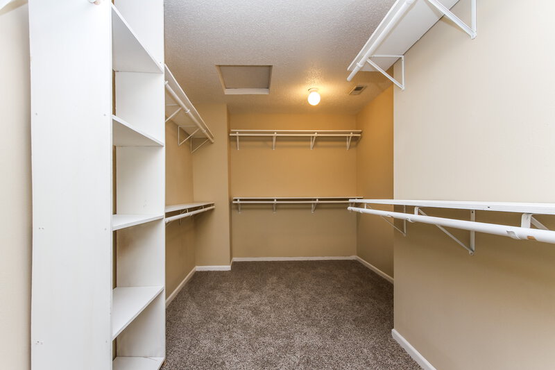 1,975/Mo, 2150 Shadowbrook Dr Plainfield, IN 46168 Walk In Closet View