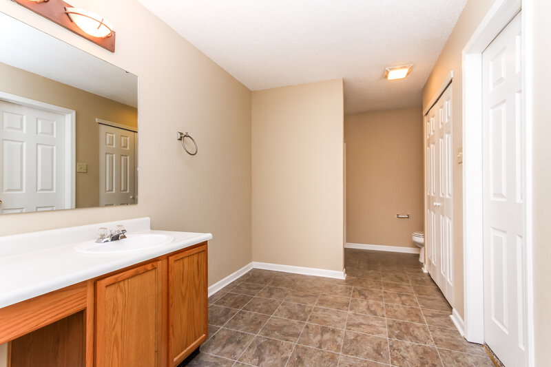 1,975/Mo, 2150 Shadowbrook Dr Plainfield, IN 46168 Master Bathroom View