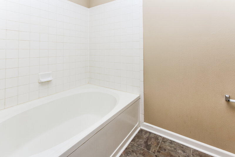 1,975/Mo, 2150 Shadowbrook Dr Plainfield, IN 46168 Master Bathroom View 2