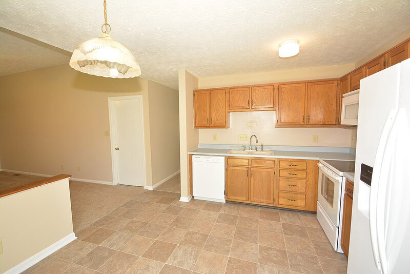 1,230/Mo, 1420 Michigan Rd Franklin, IN 46131 Kitchen View 3