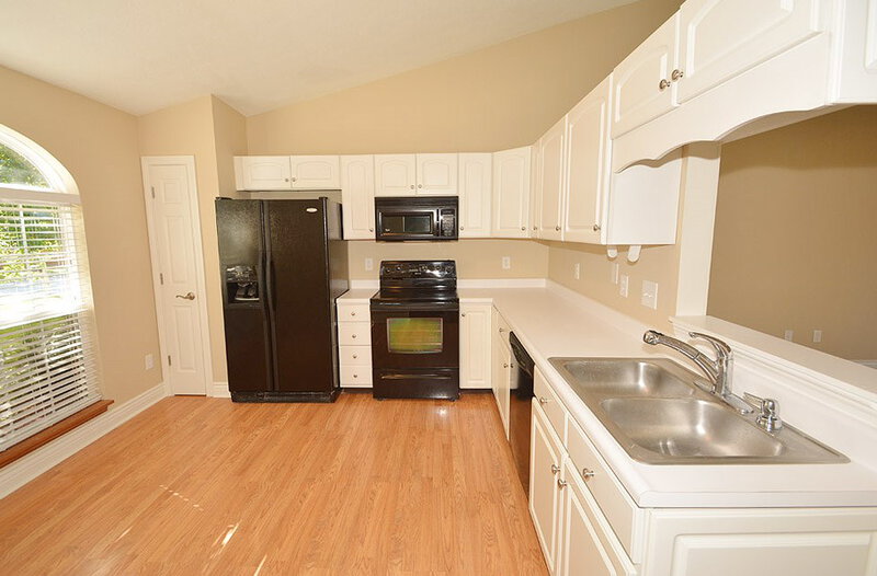 1,620/Mo, 10207 Carmine Dr Noblesville, IN 46060 Kitchen View 2