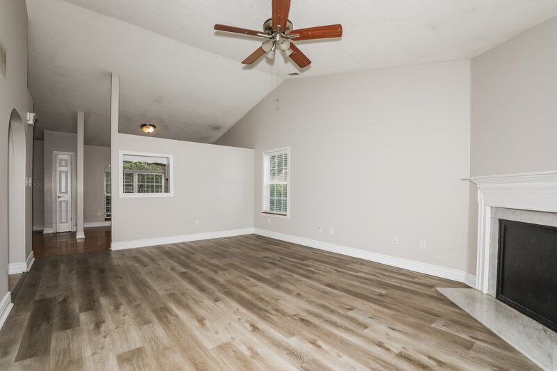 2,055/Mo, 10207 Carmine Dr Noblesville, IN 46060 Living Room View 2