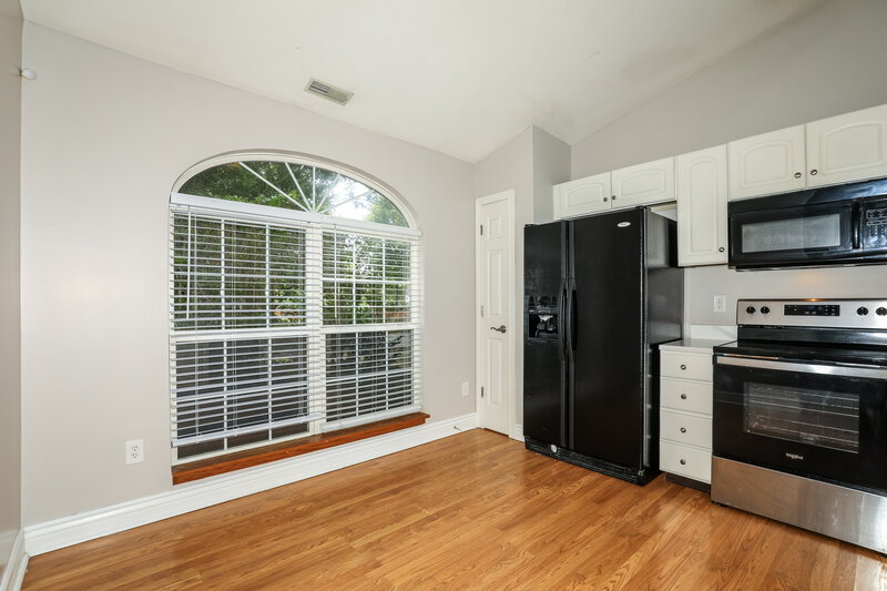 2,055/Mo, 10207 Carmine Dr Noblesville, IN 46060 Kitchen View