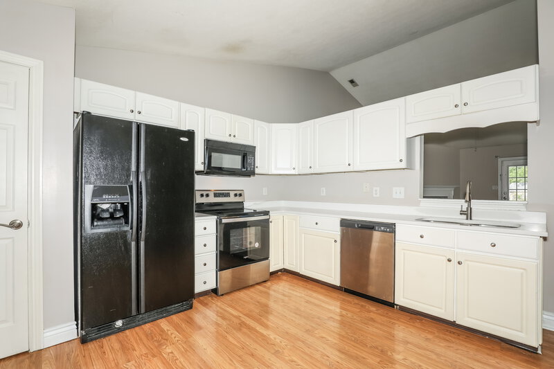 2,055/Mo, 10207 Carmine Dr Noblesville, IN 46060 Kitchen View 2