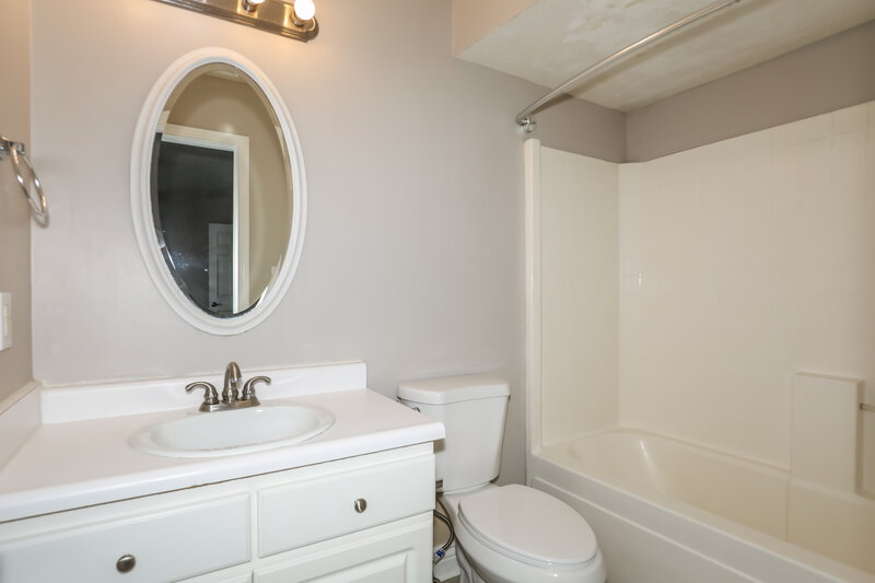 2,055/Mo, 10207 Carmine Dr Noblesville, IN 46060 Main Bathroom View