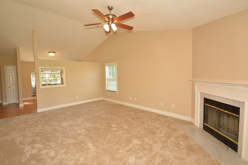 1,620/Mo, 10207 Carmine Dr Noblesville, IN 46060 Great Room View 2