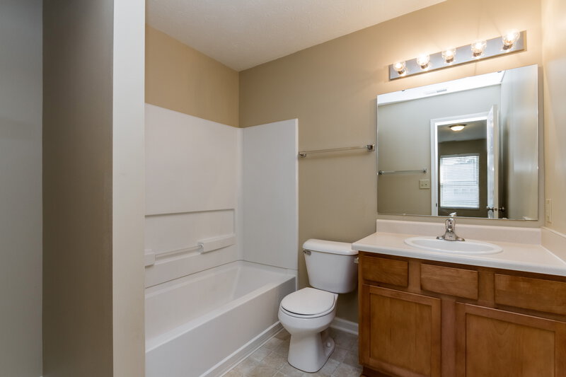 1,690/Mo, 11528 Lucky Dan Dr Noblesville, IN 46060 Bathroom View