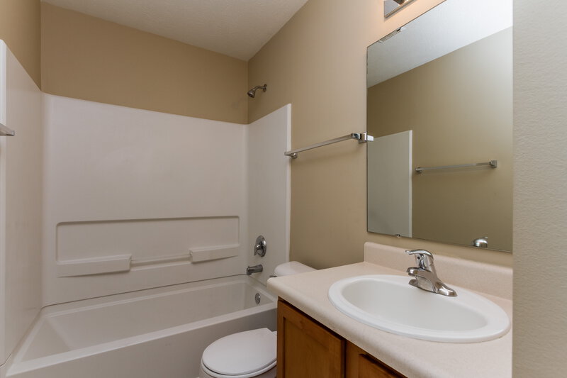 1,690/Mo, 11528 Lucky Dan Dr Noblesville, IN 46060 Bathroom View 2