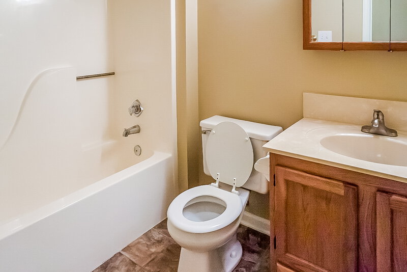 1,665/Mo, 7149 Tappan Dr Indianapolis, IN 46268 Bathroom View