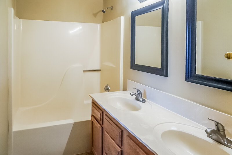 1,665/Mo, 7149 Tappan Dr Indianapolis, IN 46268 Bathroom View 2