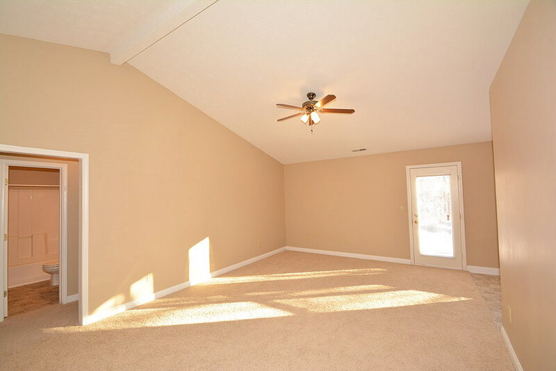 1,580/Mo, 12238 Fireberry Ct Indianapolis, IN 46236 Great Room View 3