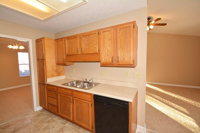 1,580/Mo, 12238 Fireberry Ct Indianapolis, IN 46236 Kitchen View 4