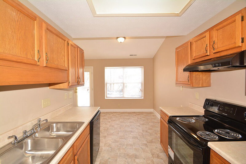 1,580/Mo, 12238 Fireberry Ct Indianapolis, IN 46236 Kitchen View 5