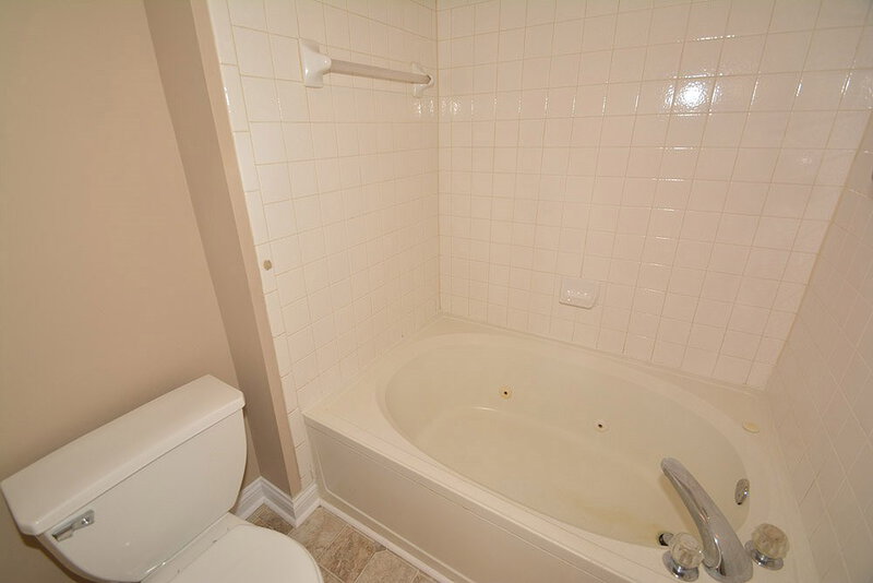 1,580/Mo, 12238 Fireberry Ct Indianapolis, IN 46236 Master Bathroom View 2