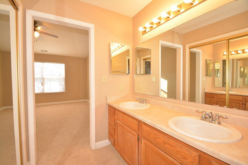 1,580/Mo, 12238 Fireberry Ct Indianapolis, IN 46236 Master Bathroom View 3