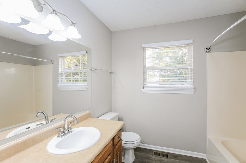 1,975/Mo, 9715 Claymore Dr Fishers, IN 46038 Main Bathroom View