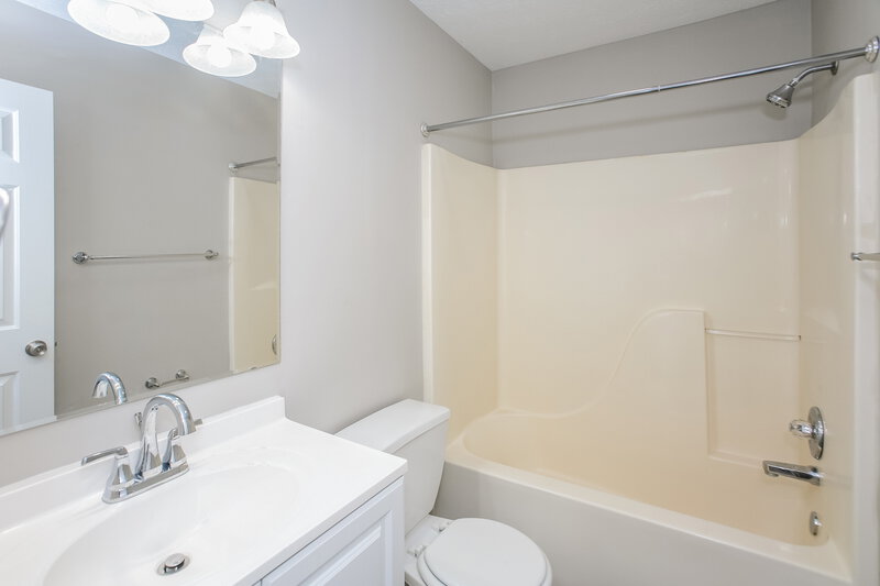 1,975/Mo, 9715 Claymore Dr Fishers, IN 46038 Bathroom View