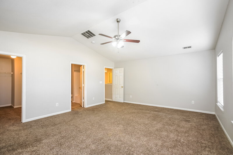 1,915/Mo, 19024 Prairie Crossing Dr Noblesville, IN 46062 Main Bedroom View
