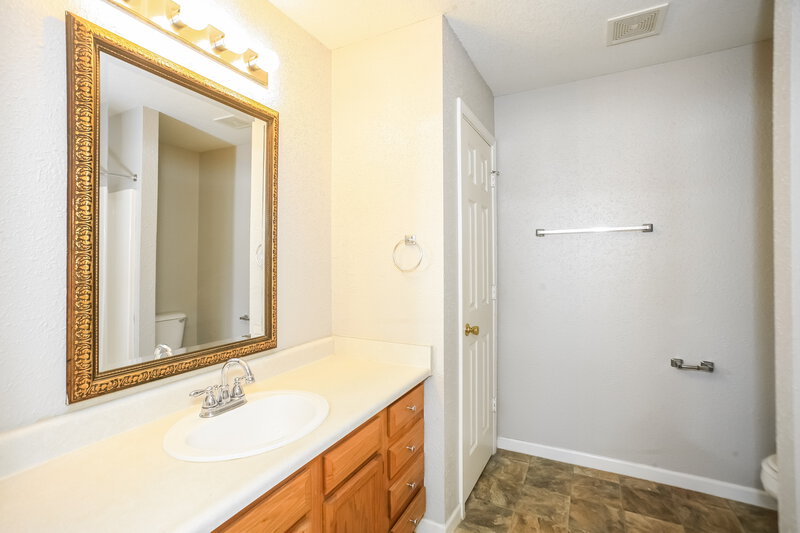 1,915/Mo, 19024 Prairie Crossing Dr Noblesville, IN 46062 Bathroom View