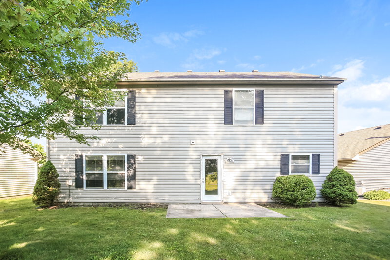 1,915/Mo, 19024 Prairie Crossing Dr Noblesville, IN 46062 Rear View