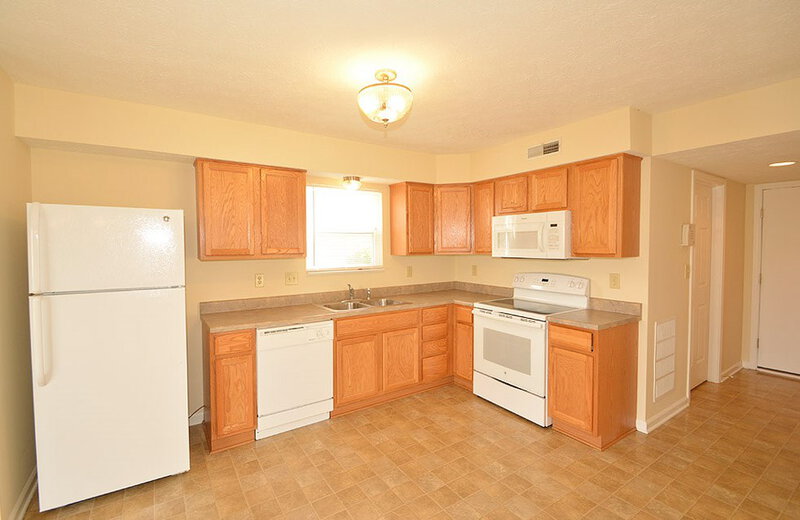 1,620/Mo, 11404 Seabiscuit Dr Noblesville, IN 46060 Kitchen View 3
