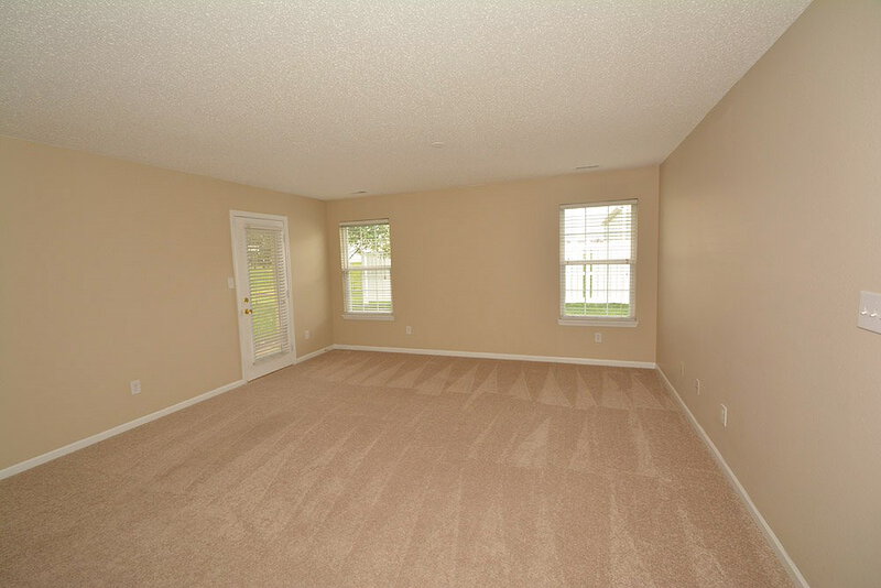 1,535/Mo, 1440 Round Lake Rd Greenwood, IN 46143 Great Room View 2