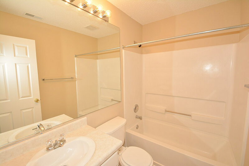1,535/Mo, 1440 Round Lake Rd Greenwood, IN 46143 Bathroom View