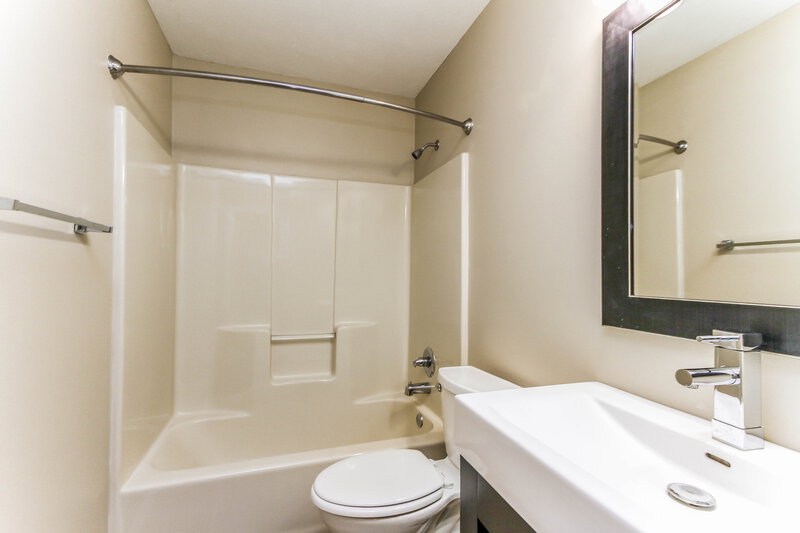 1,370/Mo, 19485 Jena Dr Noblesville, IN 46062 Bathroom View 2