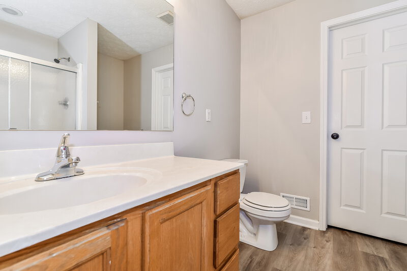 2,260/Mo, 1171 Clark Dr Greenwood, IN 46143 Master Bathroom View