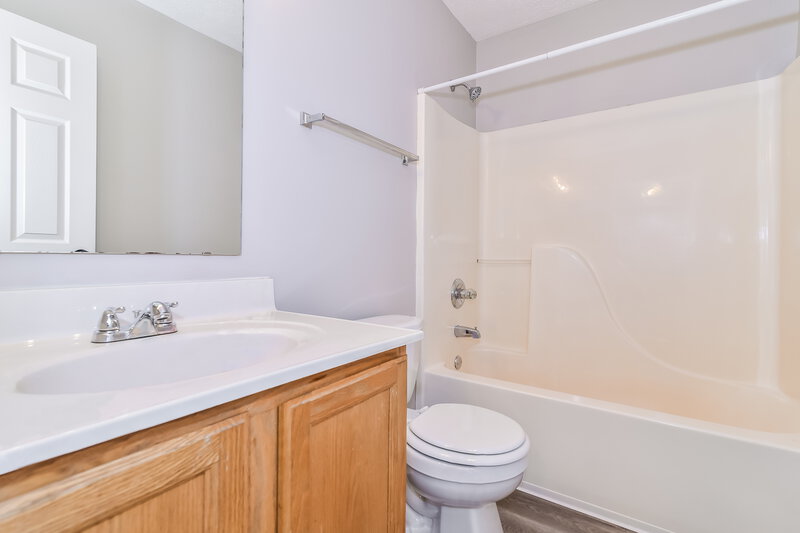 2,260/Mo, 1171 Clark Dr Greenwood, IN 46143 Bathroom View