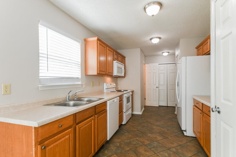 1,830/Mo, 2150 Summer Breeze Way Greenwood, IN 46143 Kitchen View