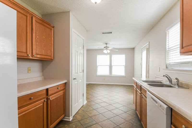 1,830/Mo, 2150 Summer Breeze Way Greenwood, IN 46143 Kitchen View 2