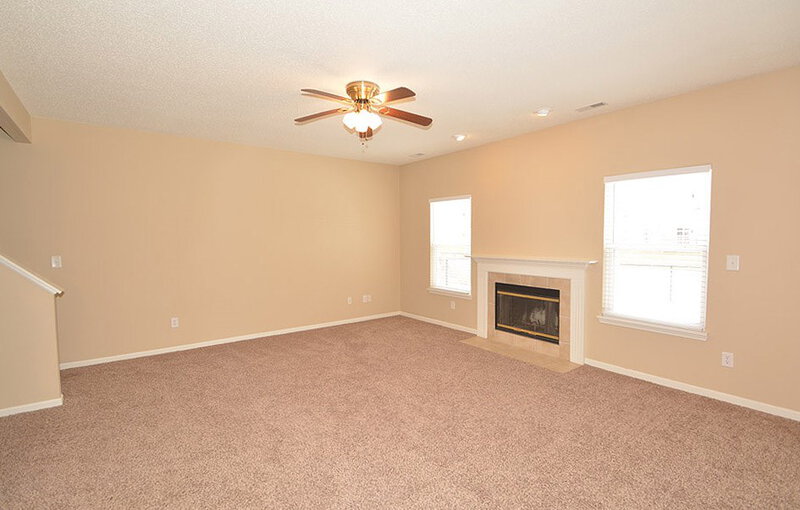 1,535/Mo, 636 Cloverfield Ln Greenwood, IN 46143 Great Room View
