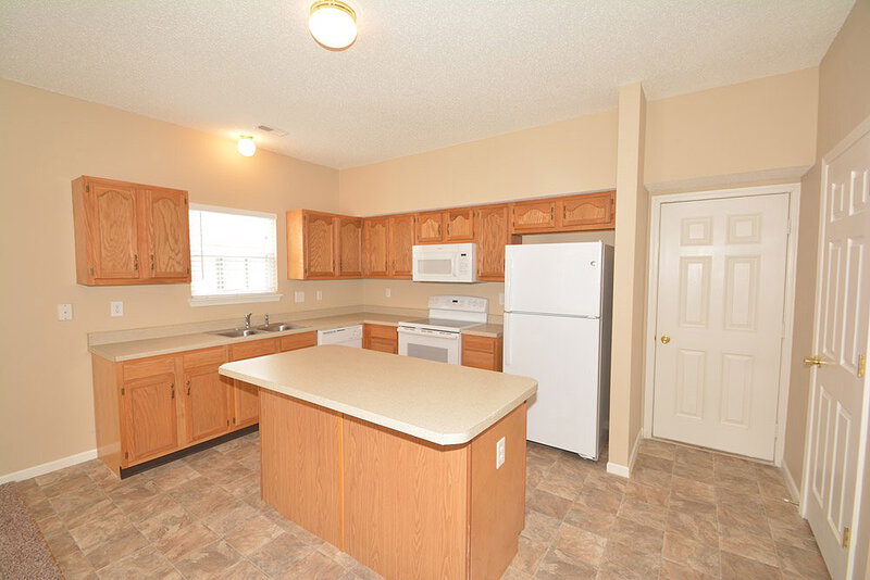 1,535/Mo, 636 Cloverfield Ln Greenwood, IN 46143 Kitchen View