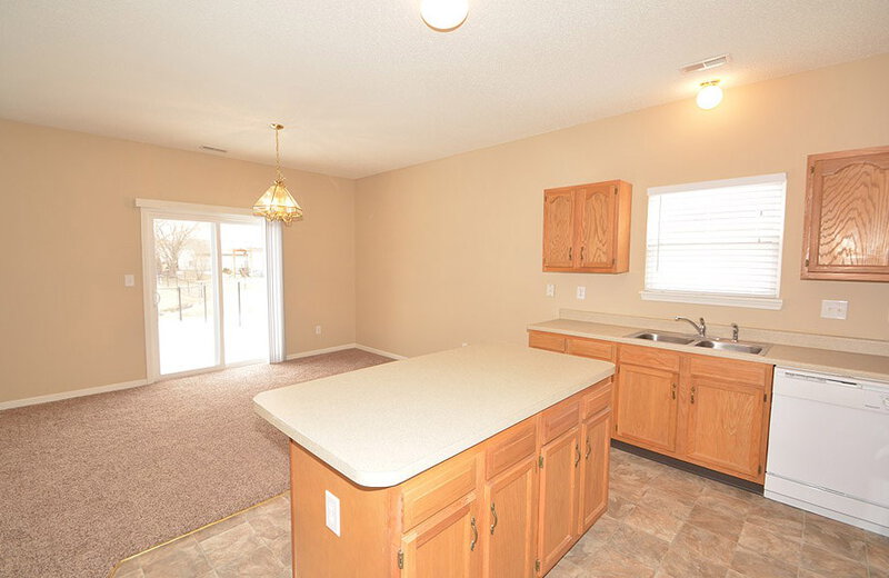 1,535/Mo, 636 Cloverfield Ln Greenwood, IN 46143 Kitchen View 2