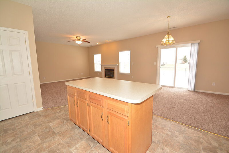1,535/Mo, 636 Cloverfield Ln Greenwood, IN 46143 Kitchen View 3