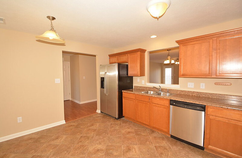 1,680/Mo, 5544 Wild Horse Dr Indianapolis, IN 46239 Kitchen View 3