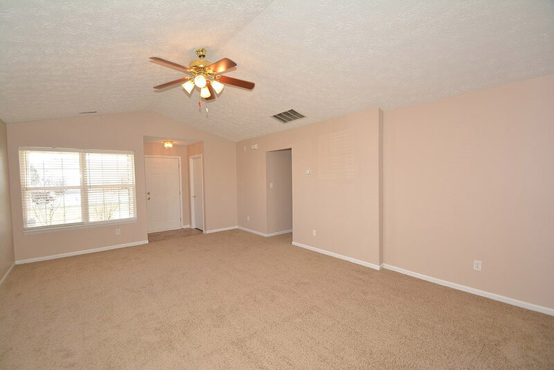 1,325/Mo, 4036 Magnolia Dr Franklin, IN 46131 Great Room View 4