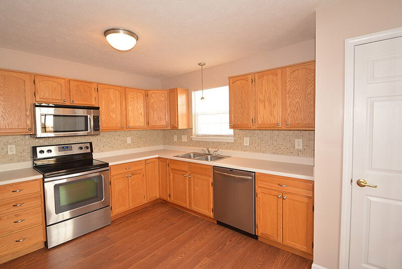 1,790/Mo, 10690 Hanover Ct Indianapolis, IN 46231 Kitchen View 4