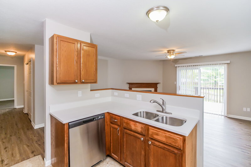 1,805/Mo, 2231 Canvasback Dr Indianapolis, IN 46234 Kitchen View 2