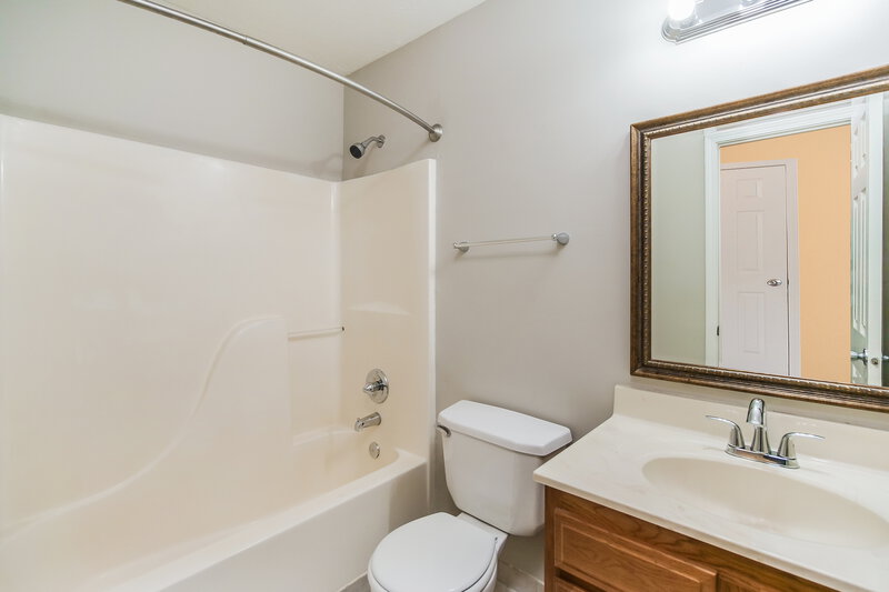 1,805/Mo, 2231 Canvasback Dr Indianapolis, IN 46234 Bathroom View