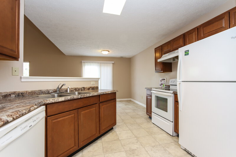 1,320/Mo, 281 Kimbrough Dr Greenwood, IN 46143 Kitchen View 2