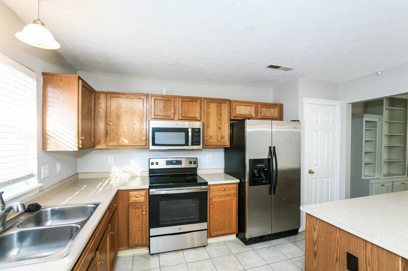 2,265/Mo, 9225 Concert Way Indianapolis, IN 46231 Kitchen View 2