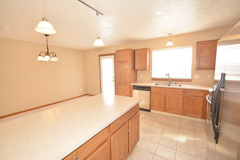 1,570/Mo, 9225 Concert Way Indianapolis, IN 46231 Kitchen View 3