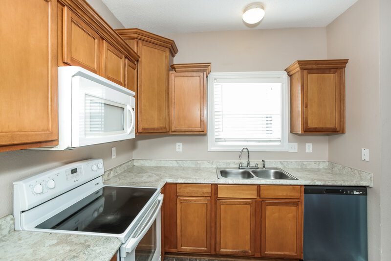 2,285/Mo, 5834 Long Lake Ln Indianapolis, IN 46235 Kitchen View 2