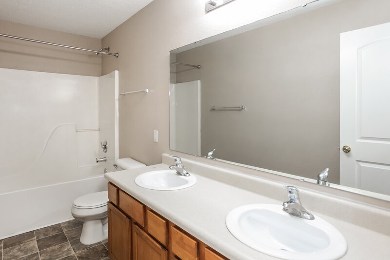 2,285/Mo, 5834 Long Lake Ln Indianapolis, IN 46235 Bathroom View