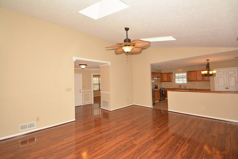 1,715/Mo, 102 Tracy Ridge Blvd New Whiteland, IN 46184 Great Room View 2